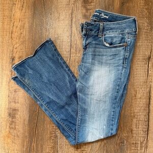 American Eagle Outfitters Flare Jeans in Classic Blue
